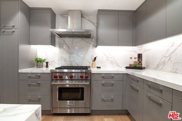 575 S Barrington Avenue 211, Los Angeles, CA 90049