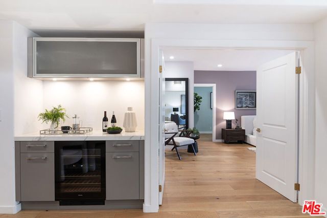 575 S Barrington Avenue 211, Los Angeles, CA 90049