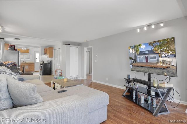 8665 Cooley Lake Road, Commerce Twp, MI 48382