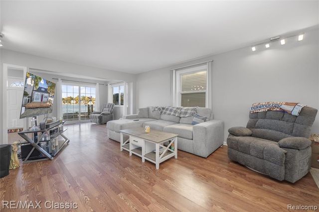 8665 Cooley Lake Road, Commerce Twp, MI 48382