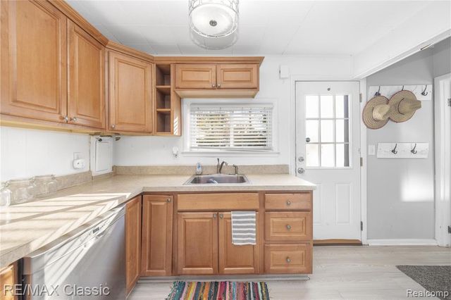 8665 Cooley Lake Road, Commerce Twp, MI 48382