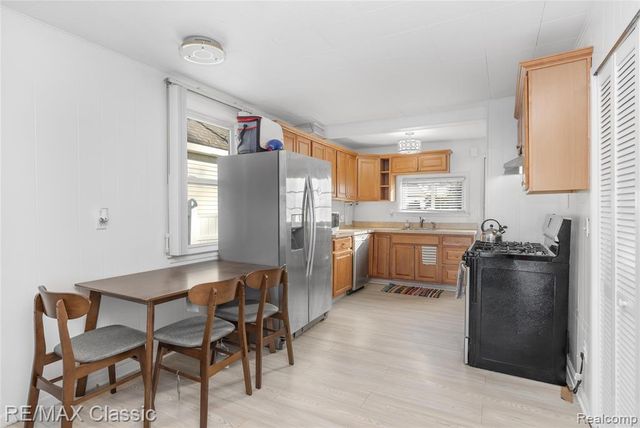 8665 Cooley Lake Road, Commerce Twp, MI 48382