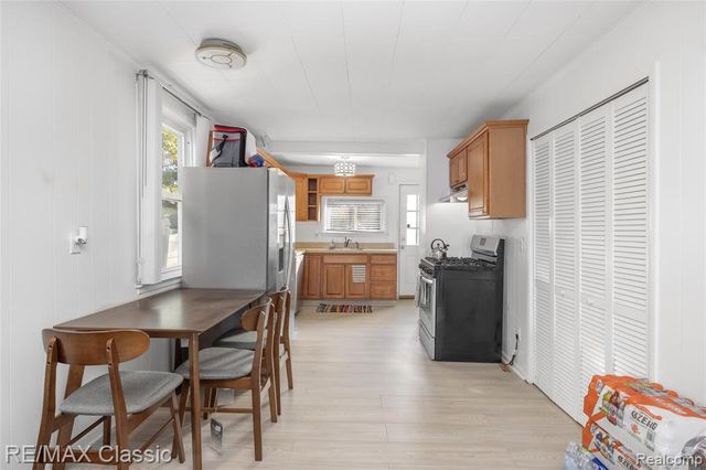 8665 Cooley Lake Road, Commerce Twp, MI 48382