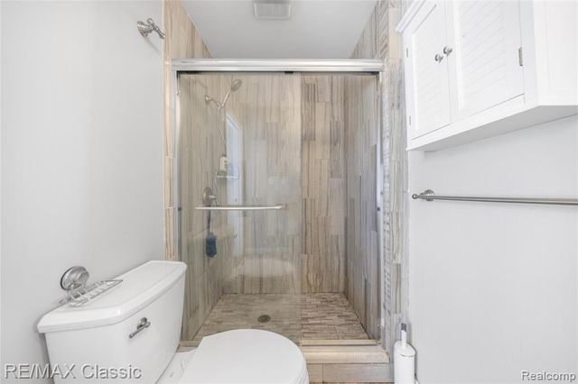 8665 Cooley Lake Road, Commerce Twp, MI 48382
