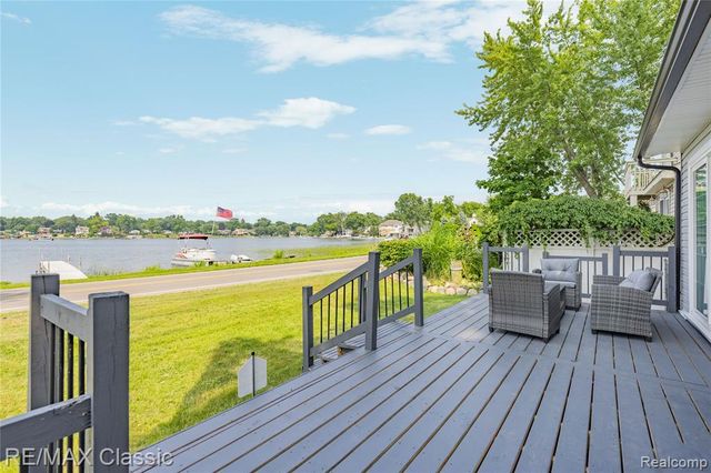 8665 Cooley Lake Road, Commerce Twp, MI 48382