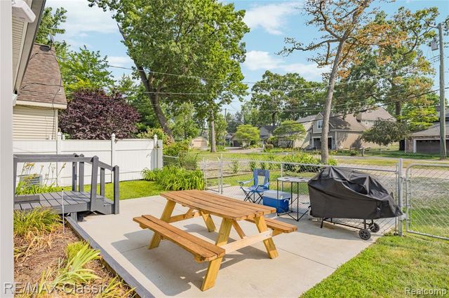8665 Cooley Lake Road, Commerce Twp, MI 48382