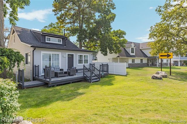 8665 Cooley Lake Road, Commerce Twp, MI 48382