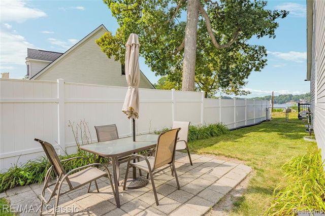 8665 Cooley Lake Road, Commerce Twp, MI 48382