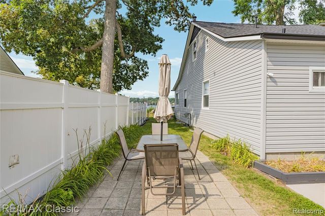8665 Cooley Lake Road, Commerce Twp, MI 48382