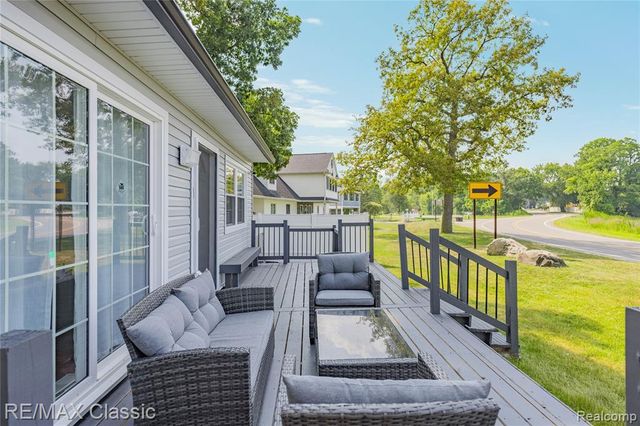 8665 Cooley Lake Road, Commerce Twp, MI 48382