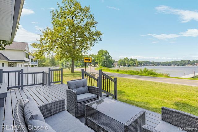 8665 Cooley Lake Road, Commerce Twp, MI 48382