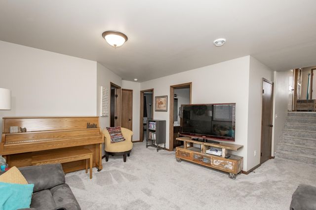 2750 10th Street W, West Fargo, ND 58078