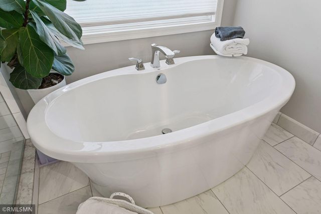 19500 Silver Lake Trail, Shorewood, MN 55331