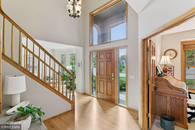 19500 Silver Lake Trail, Shorewood, MN 55331