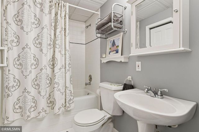 19500 Silver Lake Trail, Shorewood, MN 55331