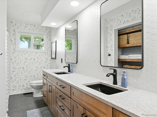 4405 North River Road, Fort Gratiot, MI 48059