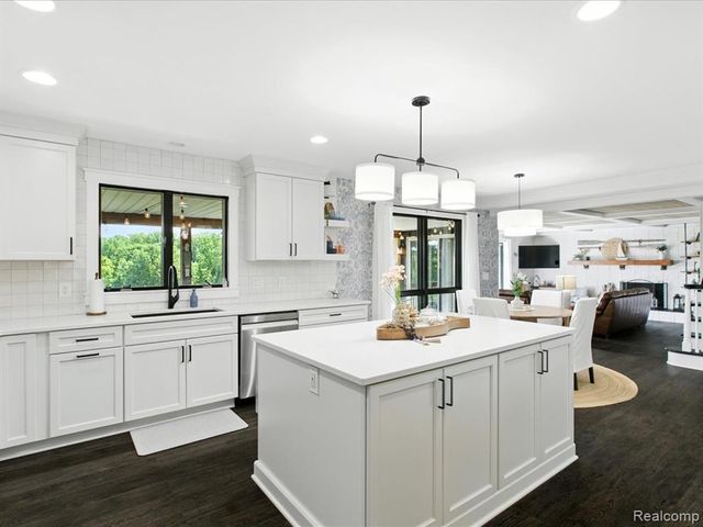 4405 North River Road, Fort Gratiot, MI 48059