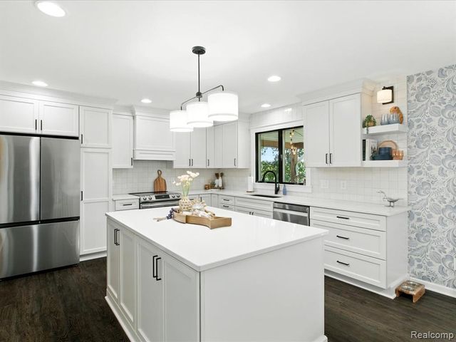 4405 North River Road, Fort Gratiot, MI 48059