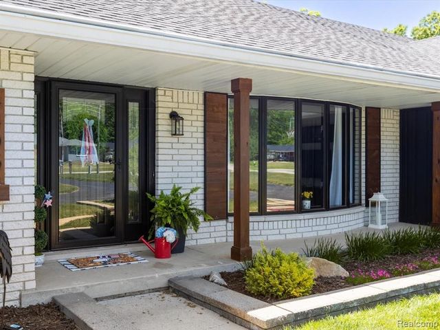 4405 North River Road, Fort Gratiot, MI 48059
