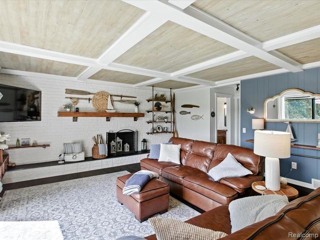 4405 North River Road, Fort Gratiot, MI 48059