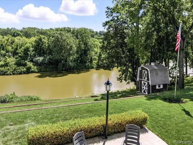4405 North River Road, Fort Gratiot, MI 48059