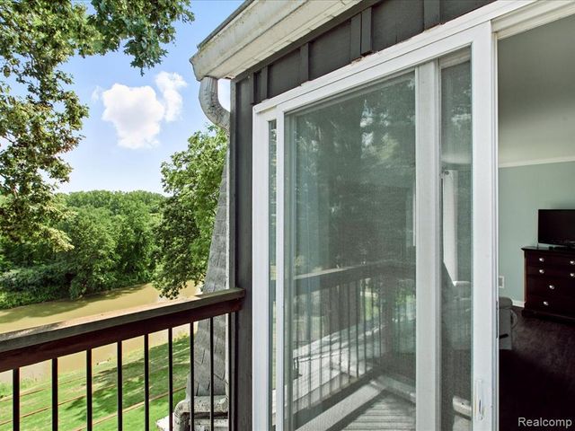 4405 North River Road, Fort Gratiot, MI 48059