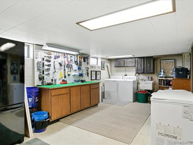4405 North River Road, Fort Gratiot, MI 48059