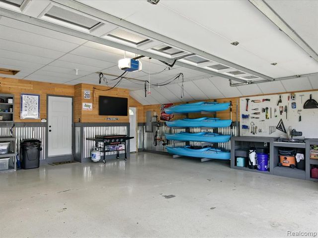4405 North River Road, Fort Gratiot, MI 48059