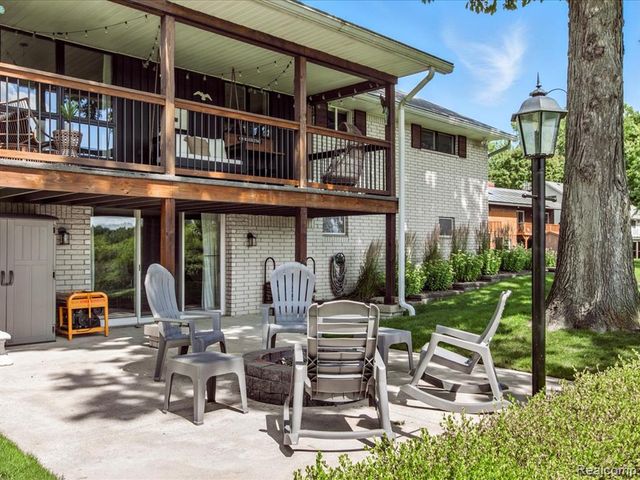 4405 North River Road, Fort Gratiot, MI 48059