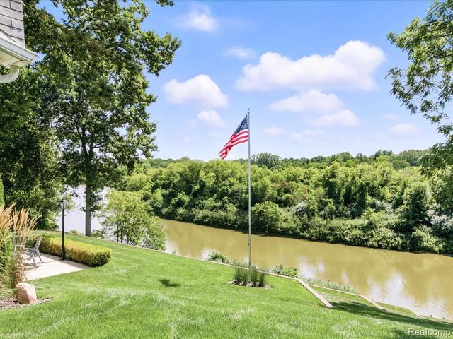 4405 North River Road, Fort Gratiot, MI 48059