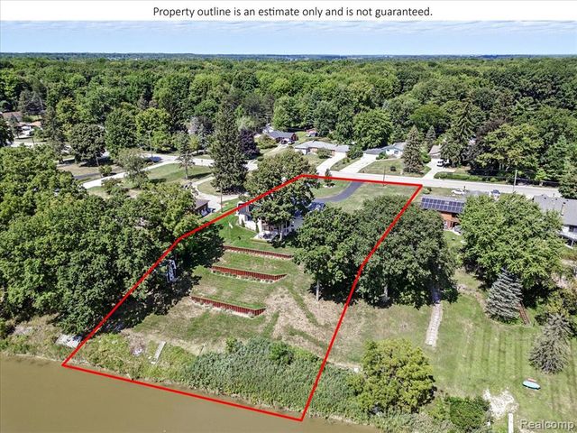 4405 North River Road, Fort Gratiot, MI 48059