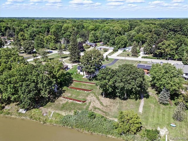4405 North River Road, Fort Gratiot, MI 48059