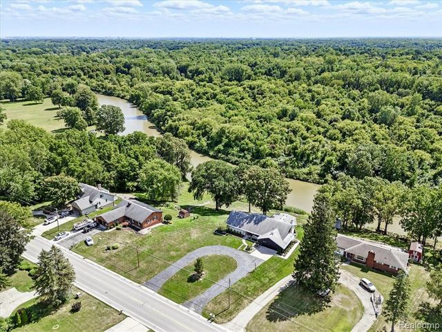 4405 North River Road, Fort Gratiot, MI 48059