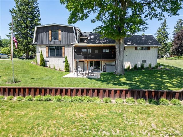 4405 North River Road, Fort Gratiot, MI 48059