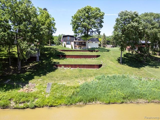 4405 North River Road, Fort Gratiot, MI 48059