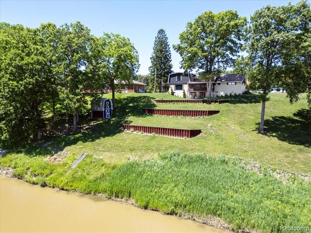 4405 North River Road, Fort Gratiot, MI 48059