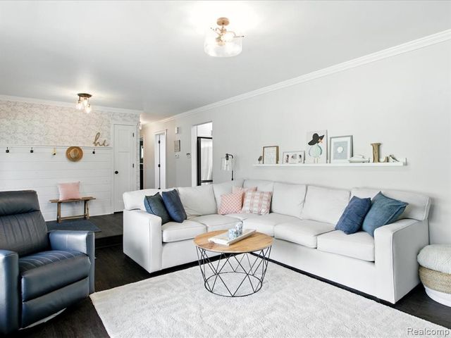 4405 North River Road, Fort Gratiot, MI 48059