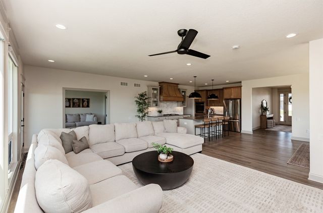 3810 Woodland Court, Waukee, IA 50263