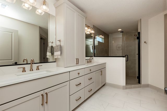 3810 Woodland Court, Waukee, IA 50263
