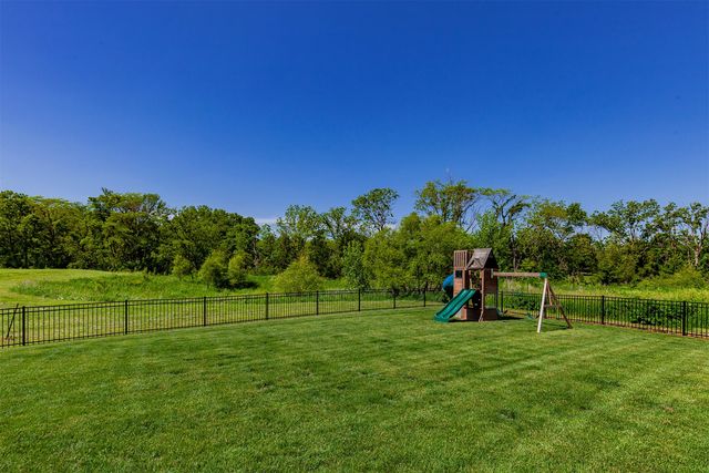 3810 Woodland Court, Waukee, IA 50263