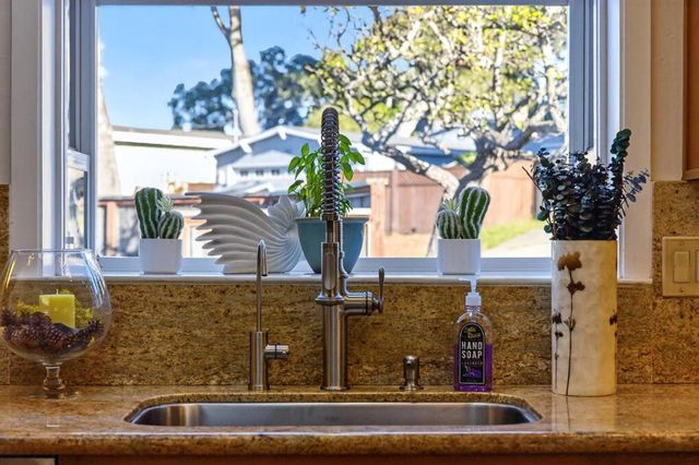 1122 Presidio Boulevard, Pacific Grove, CA 93950