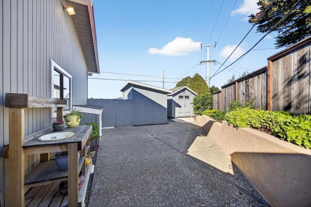 1122 Presidio Boulevard, Pacific Grove, CA 93950