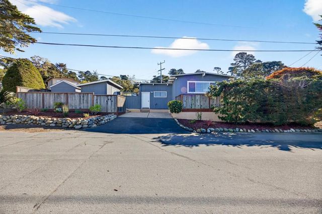 1122 Presidio Boulevard, Pacific Grove, CA 93950
