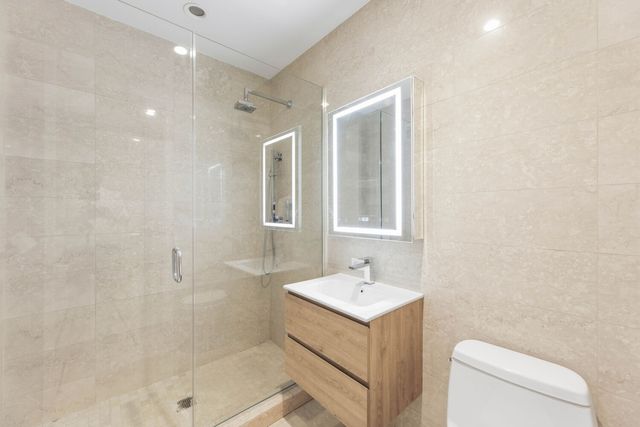75 Wall St Apt 35C, New York City, NY 10005