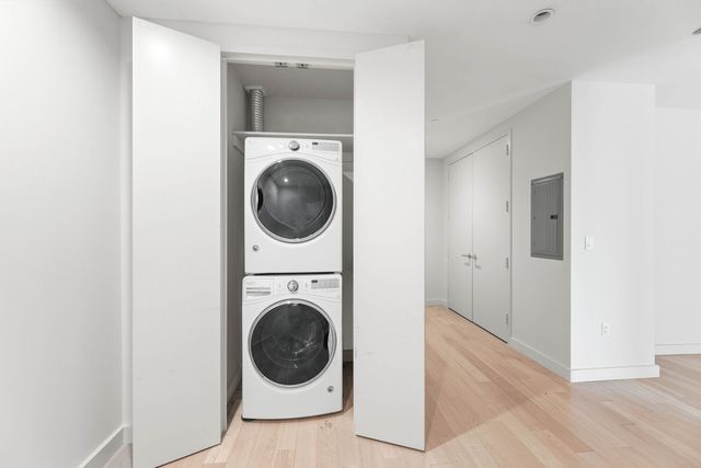 75 Wall St Apt 35C, New York City, NY 10005