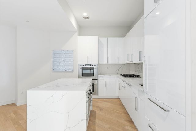 75 Wall St Apt 35C, New York City, NY 10005