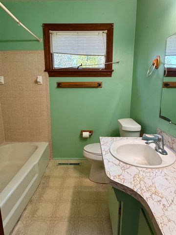 8119 Van Vleet Road, Gaines, MI 48436