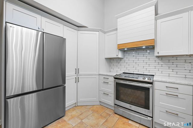 18 Windy Knolls, Greenwich, CT 06831