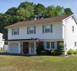 62 Old Bridge Drive, Howell, NJ 07731
