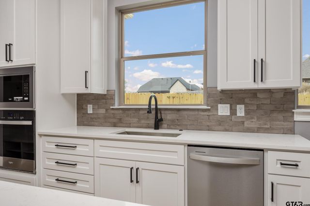 317 Mac Circle, Bullard, TX 75757